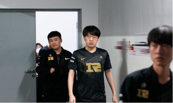 界涌现出许 界涌现出许