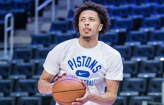 担任球评员 担任球评员